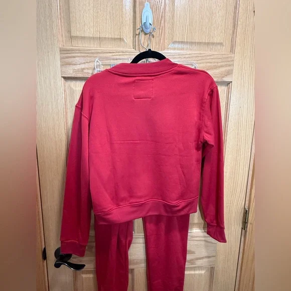 Hunter Sleepwear Red Lounge Set V-Neck Sweatshirt & Cargo Joggers Small NWOT - Picture 8 of 13